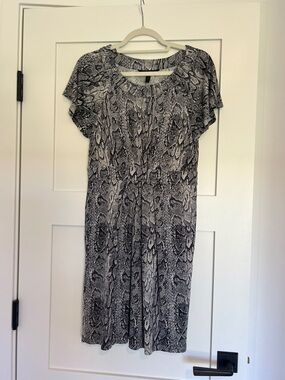 BCBGMaxAzria Black & White Snake Print knee length dress